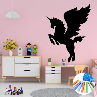 Naklejka kredowa dla dzieci unicorn 399 - Aranżacja w pokoju dziecięcym. Ściany w kolorze różowym, meble białe, podłoga