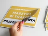 Indywidualny magnes drukowany w wymiarze 20x14,3 cm - Wzór graficzny. Żółte tło z białymi i czarnymi napisami