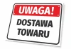 Tabliczka Uwaga, dostawa towaru - Wzór graficzny. Prostokątna tabliczka z czerwonym tłem i białym napisem