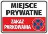 Naklejka Zakaz parkowania - Miejsce prywatne - Wzór graficzny. Prostokątna naklejka z białym tłem, czerwonym paskiem