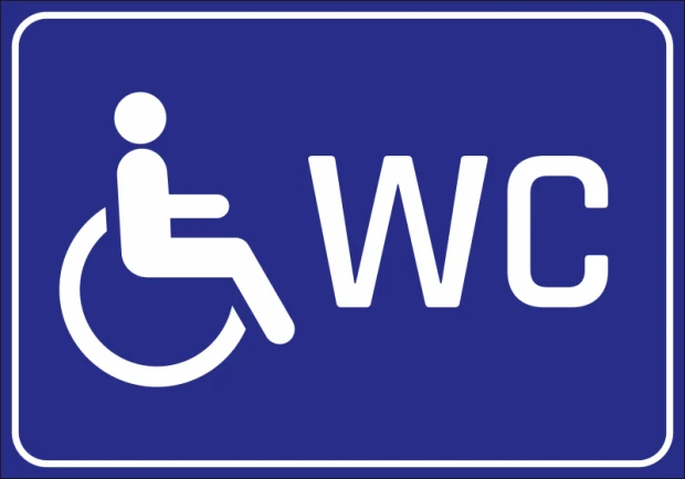 Niebieska naklejka informacyjna na drzwi z białym piktogramem wózka inwalidzkiego oraz napisem WC