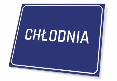 Tabliczka Chłodnia - Wzór graficzny. Prosta, prostokątna tabliczka z białym napisem na niebieskim tle