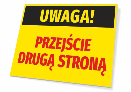 Żółta ostrzegawcza tabliczka BHP z napisem Uwaga! Przejście drugą stroną na białym tle pokazana pod kątem