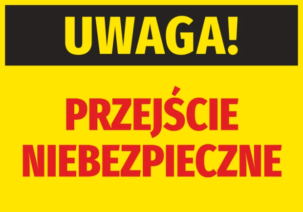Żółta naklejka ostrzegawcza BHP z czarnym pasem i napisem Uwaga Przejście niebezpieczne na białym tle