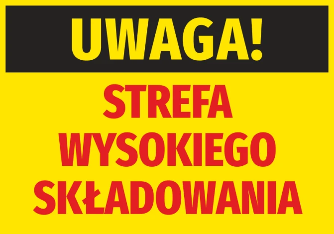 Naklejka Uwaga Strefa wysokiego składowania - Wzór graficzny. Na żółtym tle czarny napis Uwaga oraz czerwony tekst Strefa