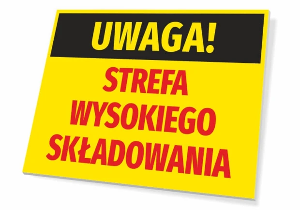 Żółta tabliczka ostrzegawcza BHP z napisem UWAGA! STREFA WYSOKIEGO SKŁADOWANIA na białym tle