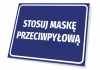 Tabliczka Stosuj maskę przeciwpyłową - Wzór graficzny. Prosta, prostokątna tabliczka z białym napisem na niebieskim tle