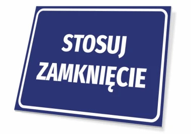 Tabliczka Stosuj zamknięcie - Wzór graficzny. Prosty prostokąt w niebieskim tle z białym napisem
