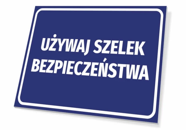 Niebieska tabliczka BHP nakazu z białym napisem Używaj szelek bezpieczeństwa, pokazana pod kątem na białym tle