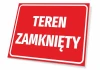 Tabliczka Teren zamknięty - Wzór graficzny. Prostokątna tabliczka w czerwonym tle z białym napisem