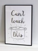 Plakat Cant touch this 235 - Wzór graficzny. Na białym tle znajduje się czarny garnek z pokrywką oraz napis w stylu ręcznym