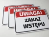 Tabliczka Uwaga, zakaz wstępu - Wzór graficzny. Prostokątna tabliczka z czerwonym tłem i dużym białym napisem