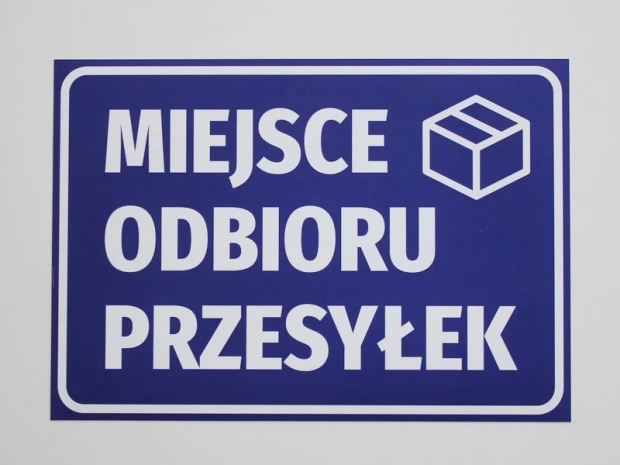 Naklejka Miejsce odbioru przesyłek - Wzór graficzny. Niebieskie tło z białym napisem i ikoną paczki