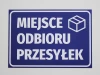 Naklejka Miejsce odbioru przesyłek - Wzór graficzny. Niebieskie tło z białym napisem i ikoną paczki