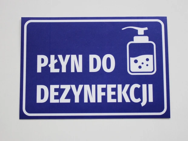 Naklejka Płyn do dezynfekcji N415 - Wzór graficzny. Prosta grafika z niebieskim tłem, białym napisem i ikoną butelki