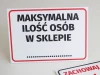 Tabliczka Maksymalna ilość osób w sklepie - Wzór graficzny. Prosta tabliczka z dużymi, czarnymi literami na białym tle