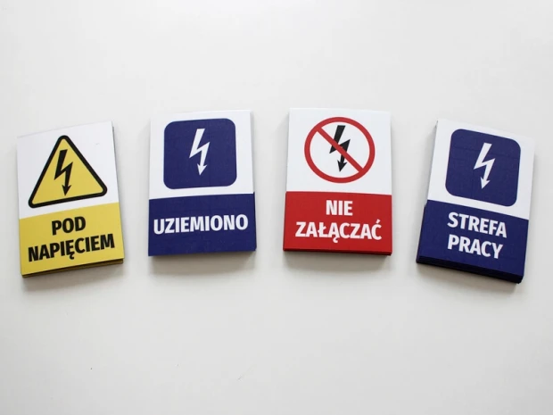 Zestaw Indywidualnych magnesów z nadrukiem w wymiarze 105x74 mm (różne wzory) - Wzór graficzny. Magnesy przedstawiają