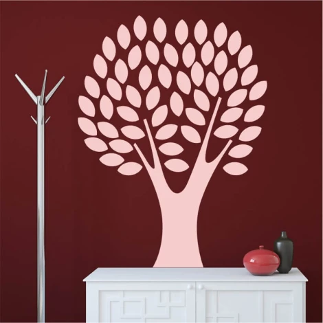 Naklejka ścienna drzewo 2535 - Aranżacja w salonie. Ciemnoczerwona ściana z jasnoróżowym drzewem