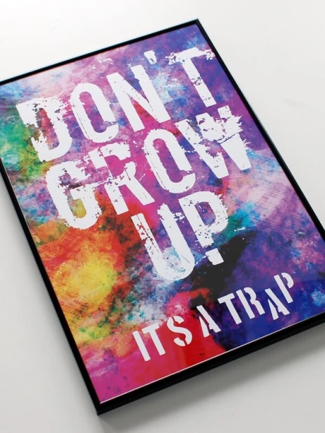 Plakat Dont grow up 153 - Wzór graficzny. Kolorowe tło z napisami w kontrastowych barwach