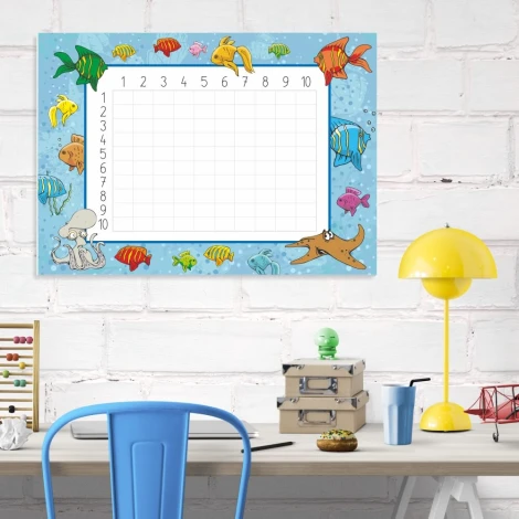 Tablica suchościeralna EDU tabliczka mnożenia 022 - Aranżacja w biurze. Ściany w jasnym kolorze, meble w pastelowych