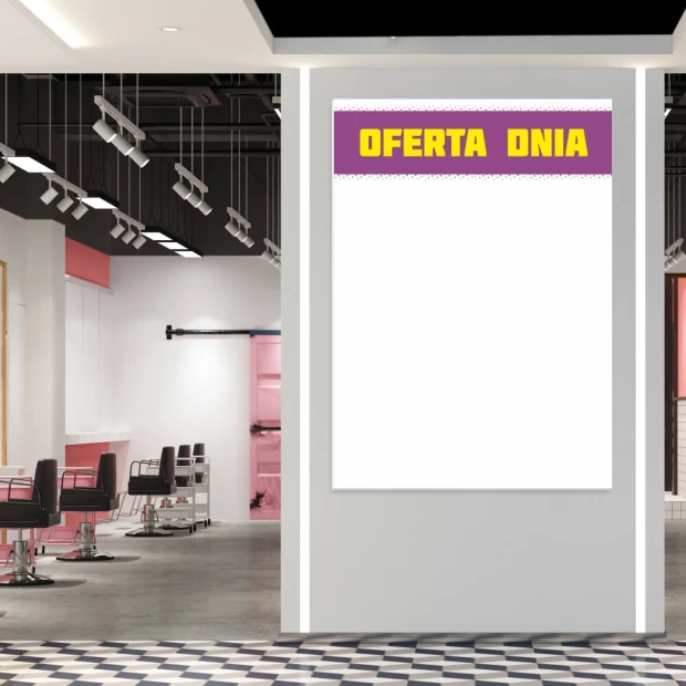 Tablica suchościeralna z nadrukiem OFERTA DNIA na fioletowym pasku, zamontowana na ścianie we wnętrzu salonu