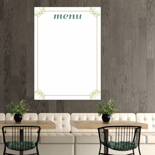 Tablica suchościeralna magnetyczna z nadrukiem menu i ozdobną ramką we wnętrzu restauracji