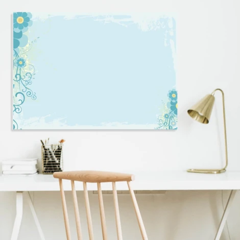 Tablica suchościeralna 01X 056 kwiatki - Wzór graficzny. Niebieskie tło z kwiatami i delikatnymi liniami