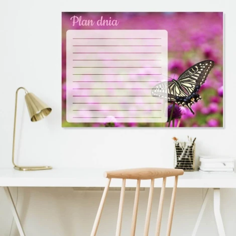 Plan dnia tablica suchościeralna motyl 366 - Wzór graficzny. Motyl na tle różowych kwiatów z liniami do pisania