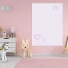 Tablica suchościeralna dla dzieci dmuchawce ptaszki 320 - Aranżacja w pokoju dziecięcym. Ściany w kolorze różowym, meble