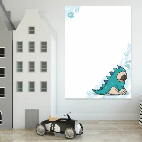 Tablica suchościeralna dla dzieci mops 528 - Wzór graficzny. Mops w niebieskim kostiumie dinozaura na białym tle
