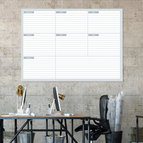 Tablica suchościeralna planer tygodniowy 505 - Aranżacja w biurze. Ściany w odcieniu szaro-beżowym, drewniane biurko