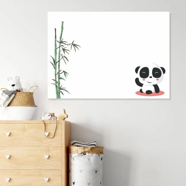 Tablica magnetyczna suchościeralna dla dzieci miś panda 315 - Aranżacja w pokoju dziecięcym. Ściany w jasnym kolorze, meble