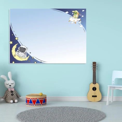 Tablica magnetyczna suchościeralna dla dzieci astronauta, kosmita 522 - Aranżacja w pokoju dziecięcym. Ściany w jasnym