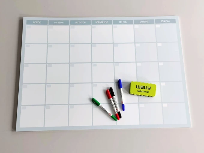Tablica magnetyczna suchościeralna planer tygodniowy 513 - Wzór graficzny. Prostokątne pola z nazwami dni tygodnia w górnej