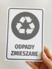 Tabliczka na kosz Odpady zmieszane - Wzór graficzny. Okrągły symbol recyklingu z strzałkami i tekstem