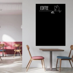 Tablica kredowa coffee 049 - Aranżacja w kawiarni. Ściany w jasnych odcieniach, meble w kolorze drewna