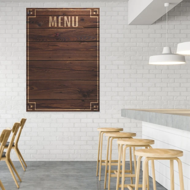 Tablica kredowa menu 036 - Aranżacja w kuchni. Ściany w jasnym kolorze, drewniane elementy mebli