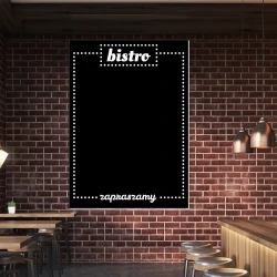 Tablica kredowa z nadrukiem bistro zapraszamy 069 - Aranżacja w restauracji. Ciemne cegły, drewniane meble i oświetlenie