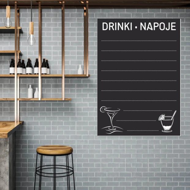 Tablica kredowa z nadrukiem drinki napoje 023 - Aranżacja w kuchni. Szare cegły na ścianach, drewniane elementy mebli