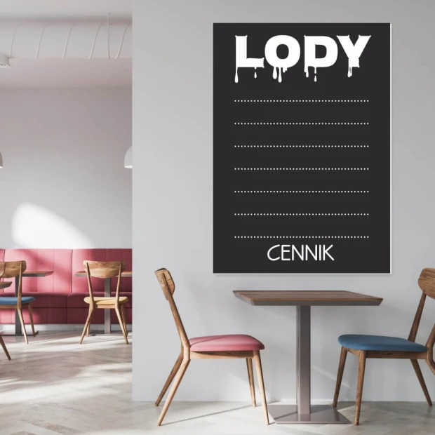 Czarna prostokątna tablica kredowa z nadrukiem Lody, liniami pomocniczymi i napisem CENNIK we wnętrzu lokalu