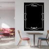Tablica kredowa z nadrukiem menu 013 - Aranżacja w kawiarni. Ściany w jasnych kolorach, meble w odcieniach drewna