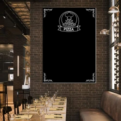 Tablica kredowa z nadrukiem pizza 084 - Aranżacja w restauracji. Ciemne cegły na ścianie, drewniane stoły i krzesła