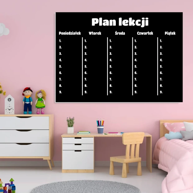 Tablica kredowa z nadrukiem plan lekcji 072 - Aranżacja w pokoju dziecięcym. Ściany w kolorze różowym, białe meble