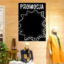 Tablica kredowa z nadrukiem promocja 078 - Aranżacja w sklepie. Ściany w odcieniu jasnego drewna, obok manekin w płaszczu