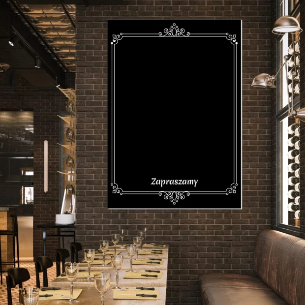 Tablica kredowa zapraszamy 044 - Aranżacja w restauracji. Ciemne cegły i drewniane meble w neutralnych kolorach