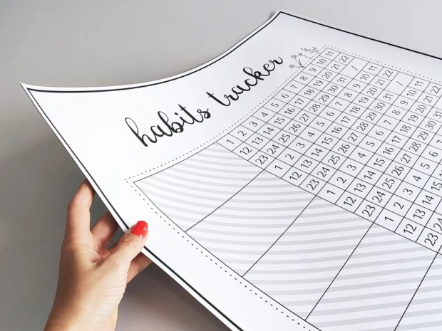 Tablica magnetyczna suchościeralna habits tracker 463 - Wzór graficzny. Prosta siatka z numerami i falistymi liniami