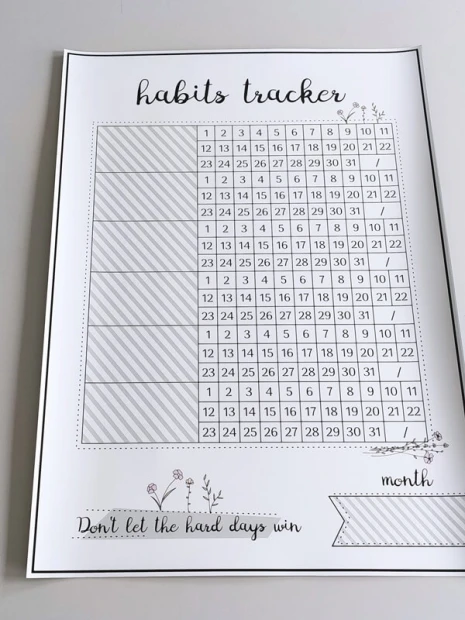 Tablica magnetyczna suchościeralna habits tracker 463 - Wzór graficzny. Siatka z numerami dni, kwiatowe motywy i napisy