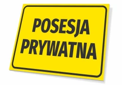Tabliczka T589 Posesja prywatna - Wzór graficzny. Żółte tło z dużymi czarnymi literami POSESJA PRYWATNA