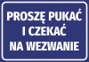 Naklejka Proszę pukać i czekać na wezwanie - Wzór graficzny. Niebieskie tło z białym tekstem w dużych literach