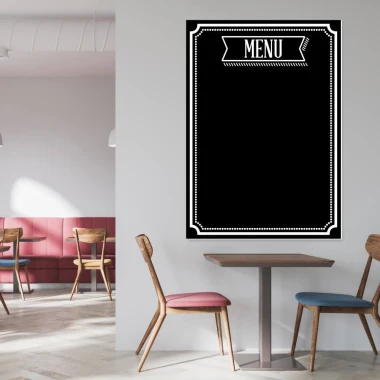 Tablica kredowa z nadrukiem Menu 039 - Aranżacja w kawiarni. Ściany w jasnym kolorze, meble w odcieniach drewna i pastelowe